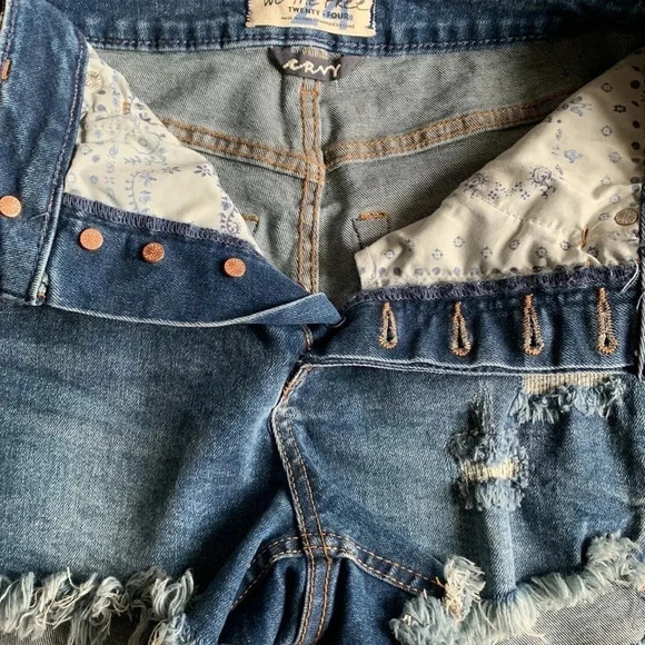 Free People Distressed Cutoff Shorts Waist 24 NWT - Picture 7 of 12